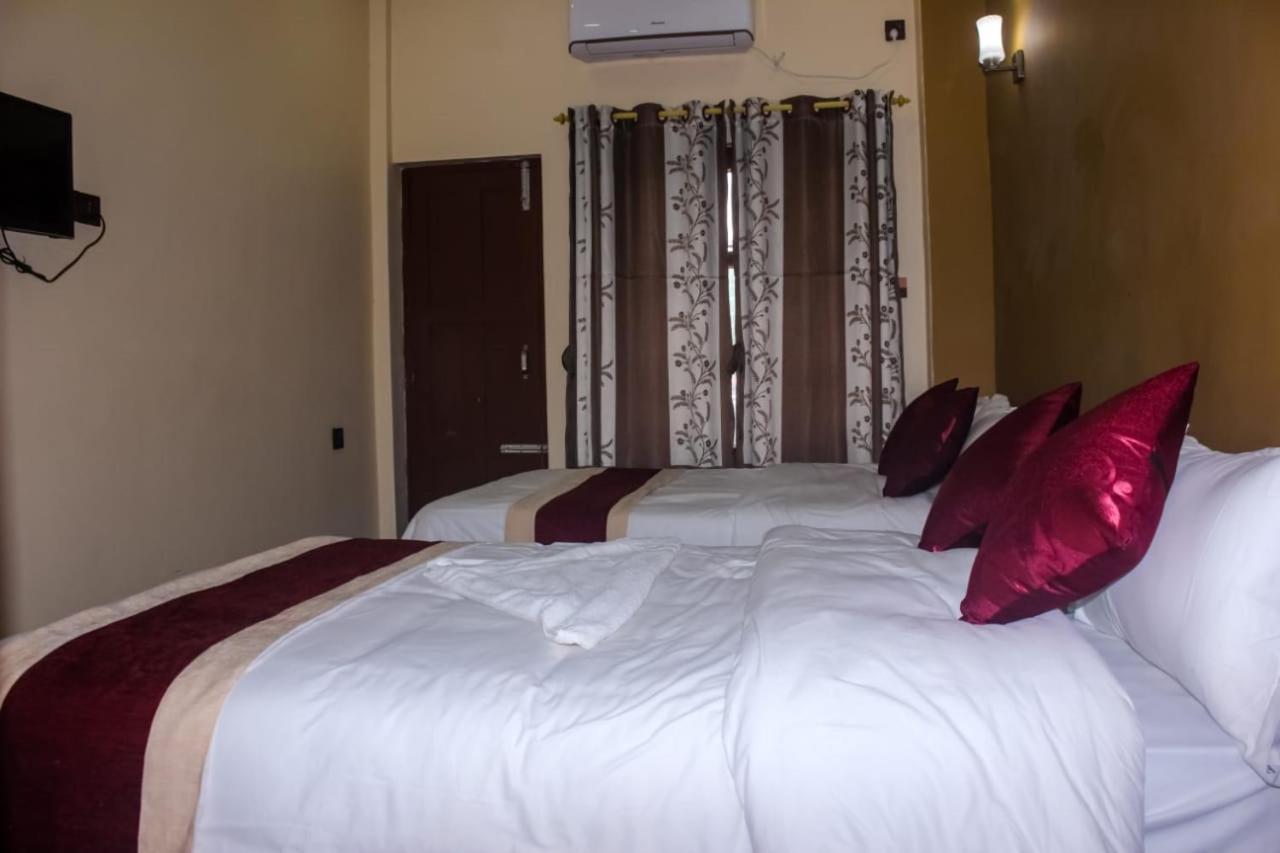 Hotel Flycatcher Chitwan- A Jungle Safari Home 索拉哈 外观 照片