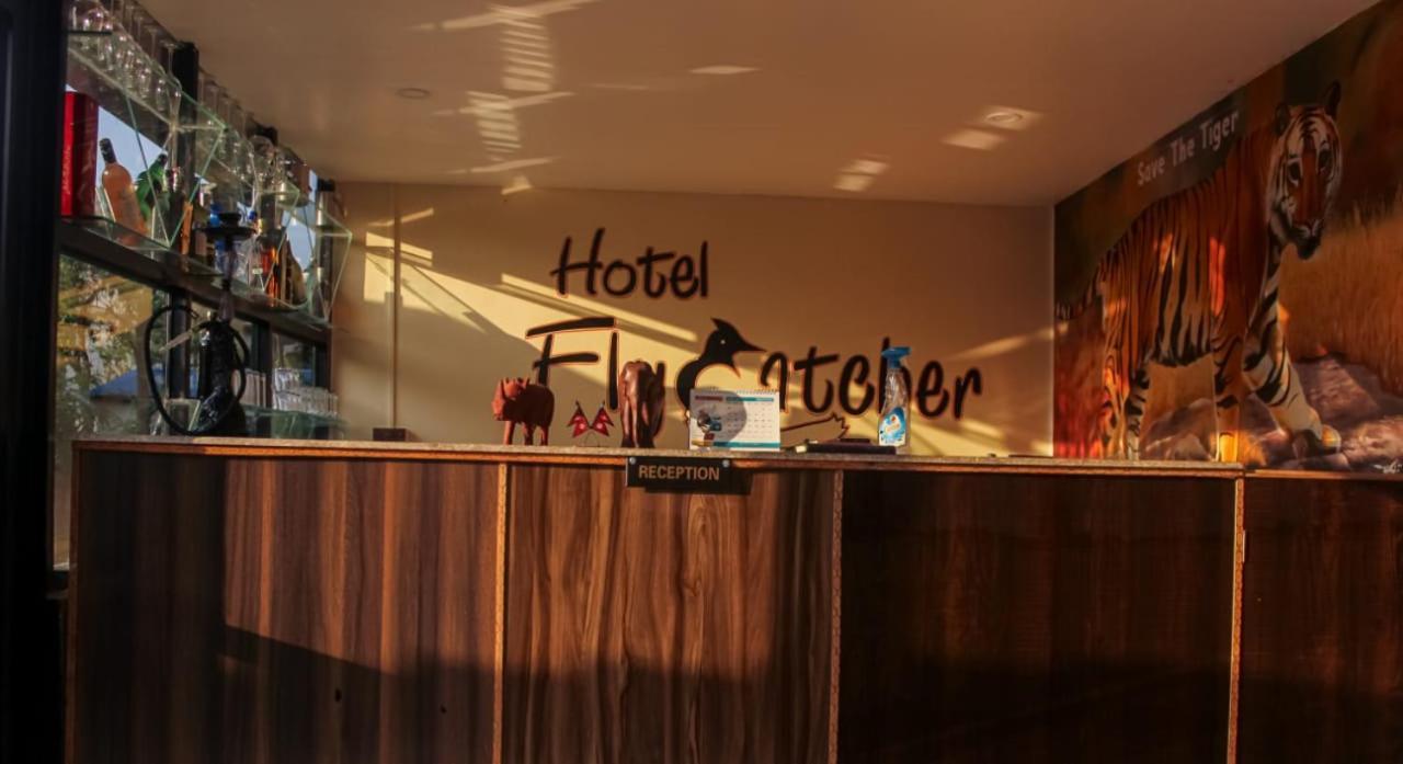 Hotel Flycatcher Chitwan- A Jungle Safari Home 索拉哈 外观 照片