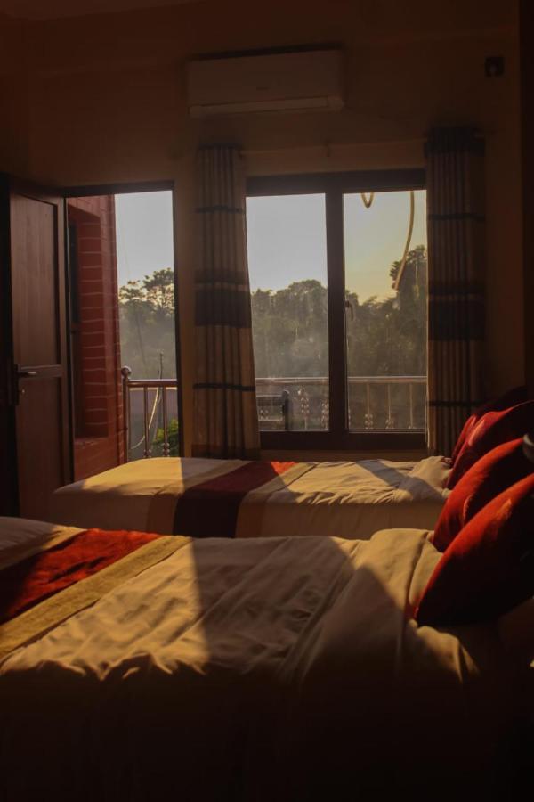 Hotel Flycatcher Chitwan- A Jungle Safari Home 索拉哈 外观 照片