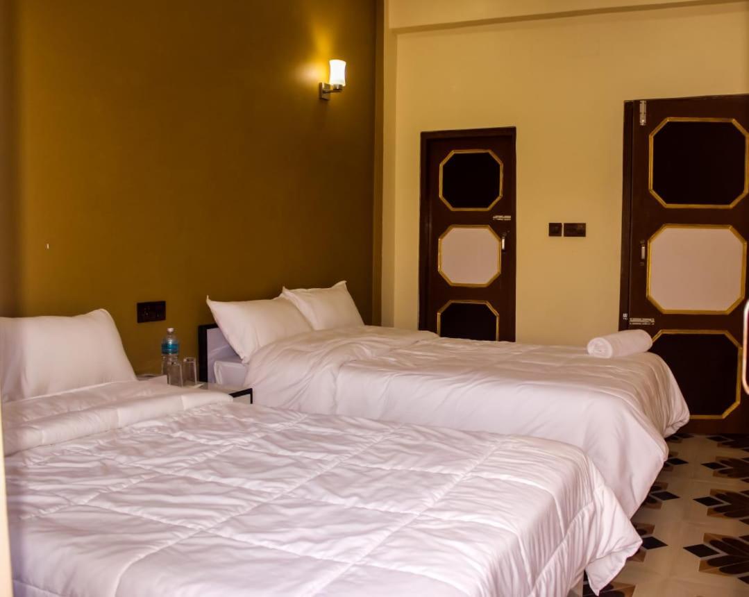 Hotel Flycatcher Chitwan- A Jungle Safari Home 索拉哈 外观 照片