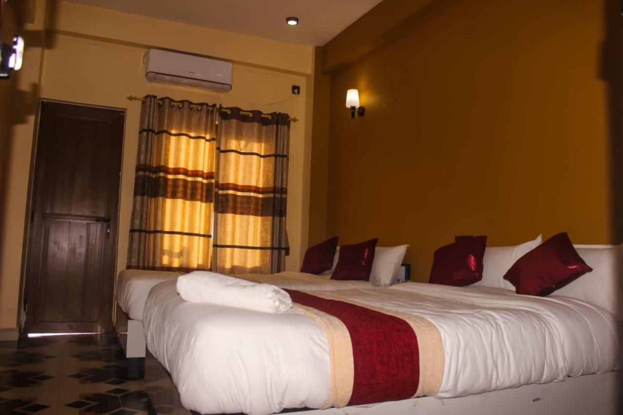 Hotel Flycatcher Chitwan- A Jungle Safari Home 索拉哈 外观 照片
