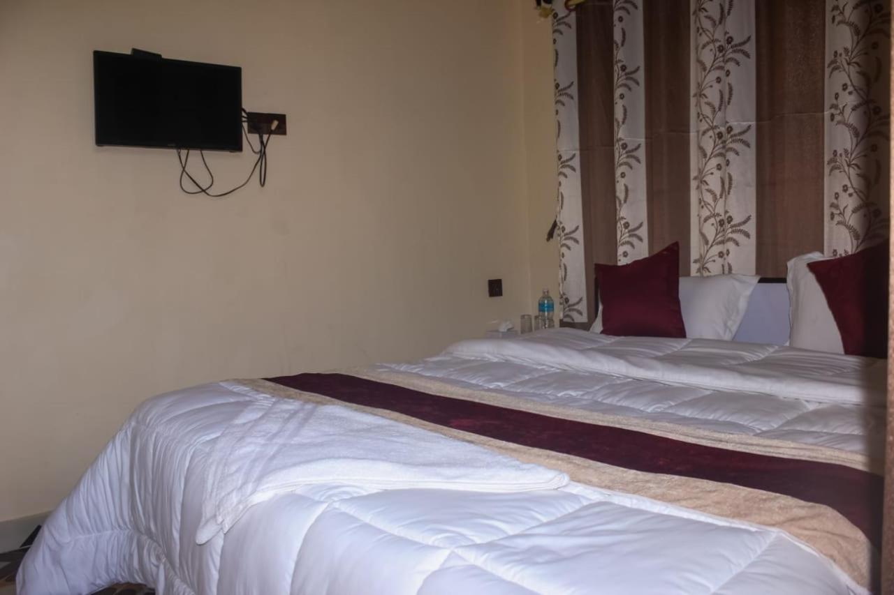 Hotel Flycatcher Chitwan- A Jungle Safari Home 索拉哈 外观 照片