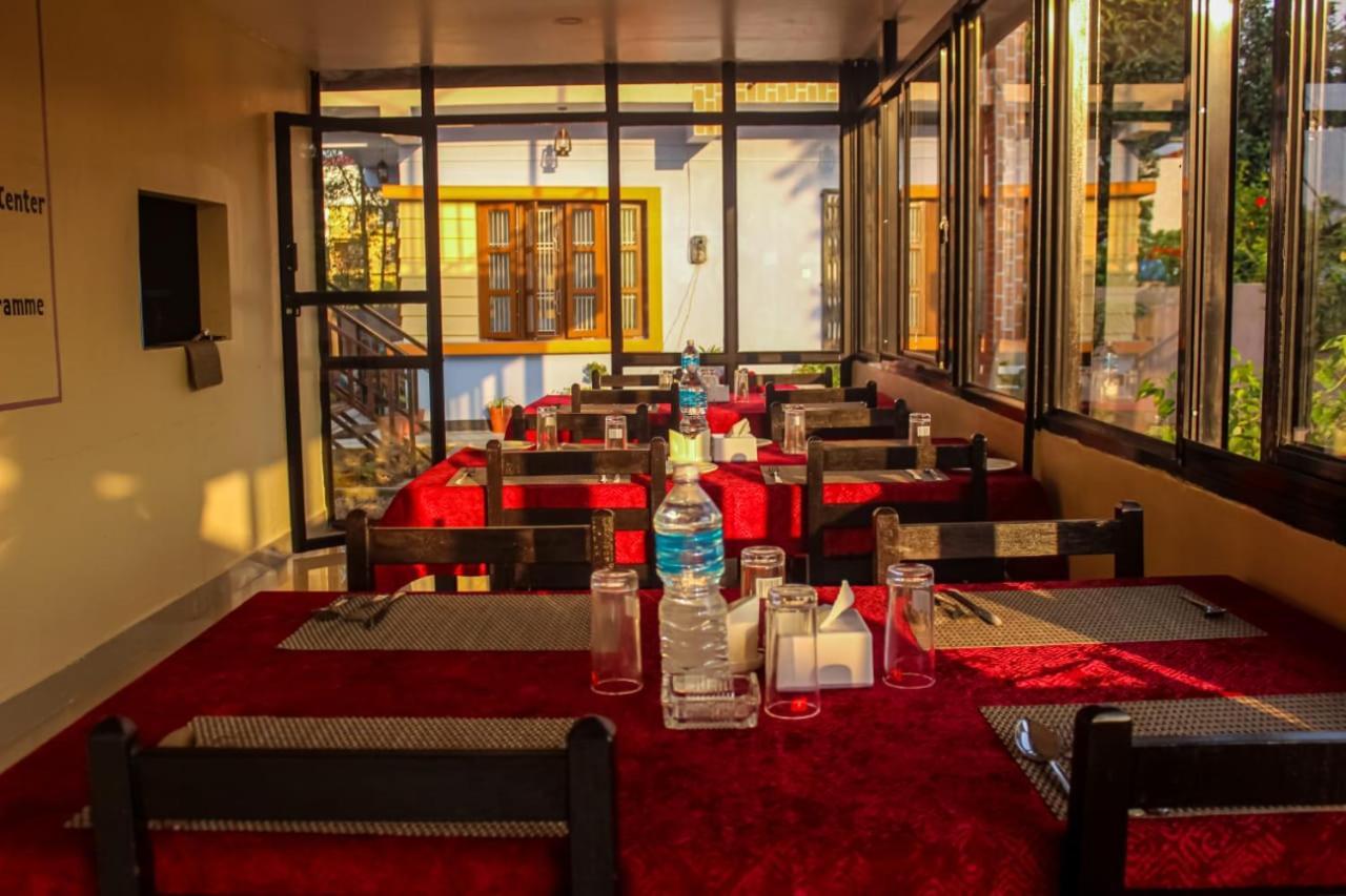 Hotel Flycatcher Chitwan- A Jungle Safari Home 索拉哈 外观 照片