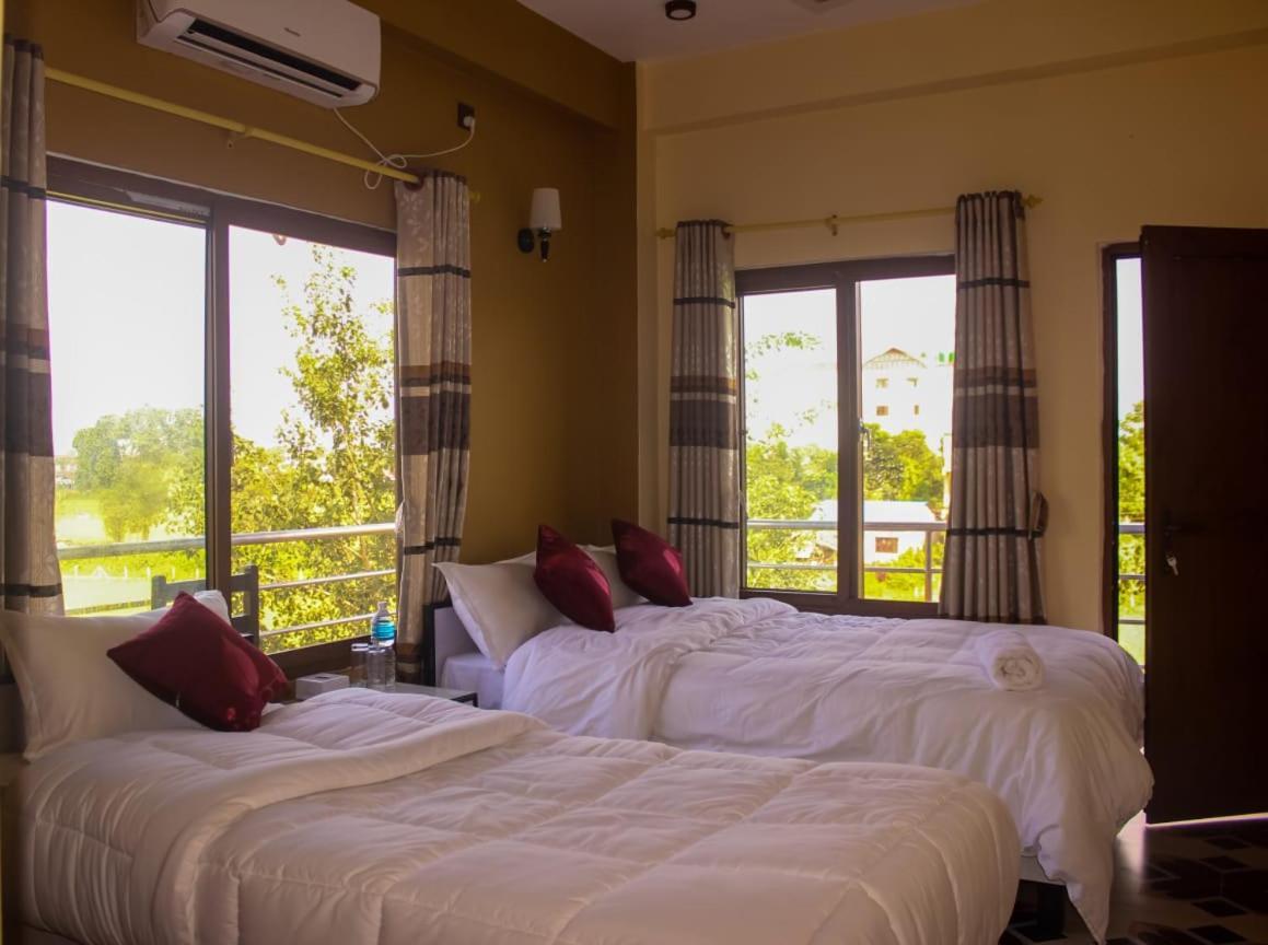 Hotel Flycatcher Chitwan- A Jungle Safari Home 索拉哈 外观 照片