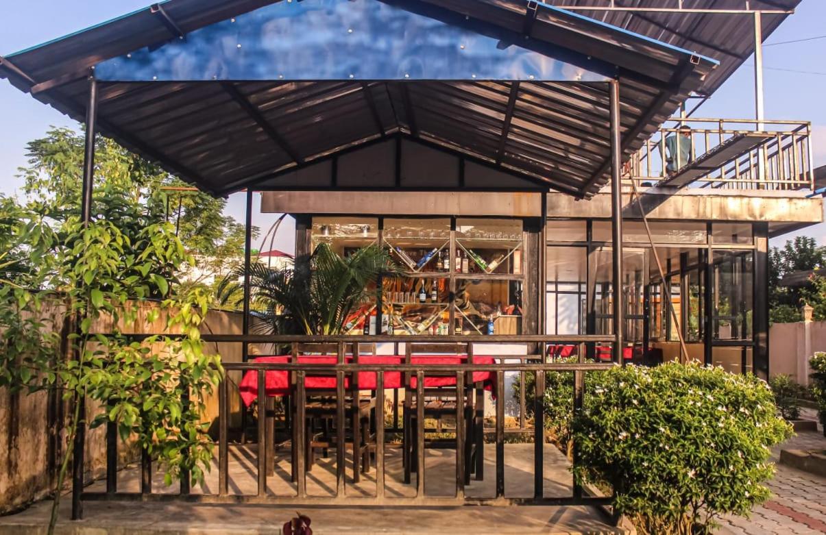 Hotel Flycatcher Chitwan- A Jungle Safari Home 索拉哈 外观 照片