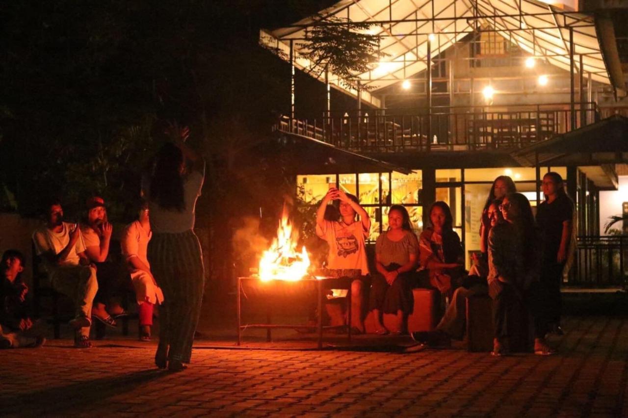 Hotel Flycatcher Chitwan- A Jungle Safari Home 索拉哈 外观 照片