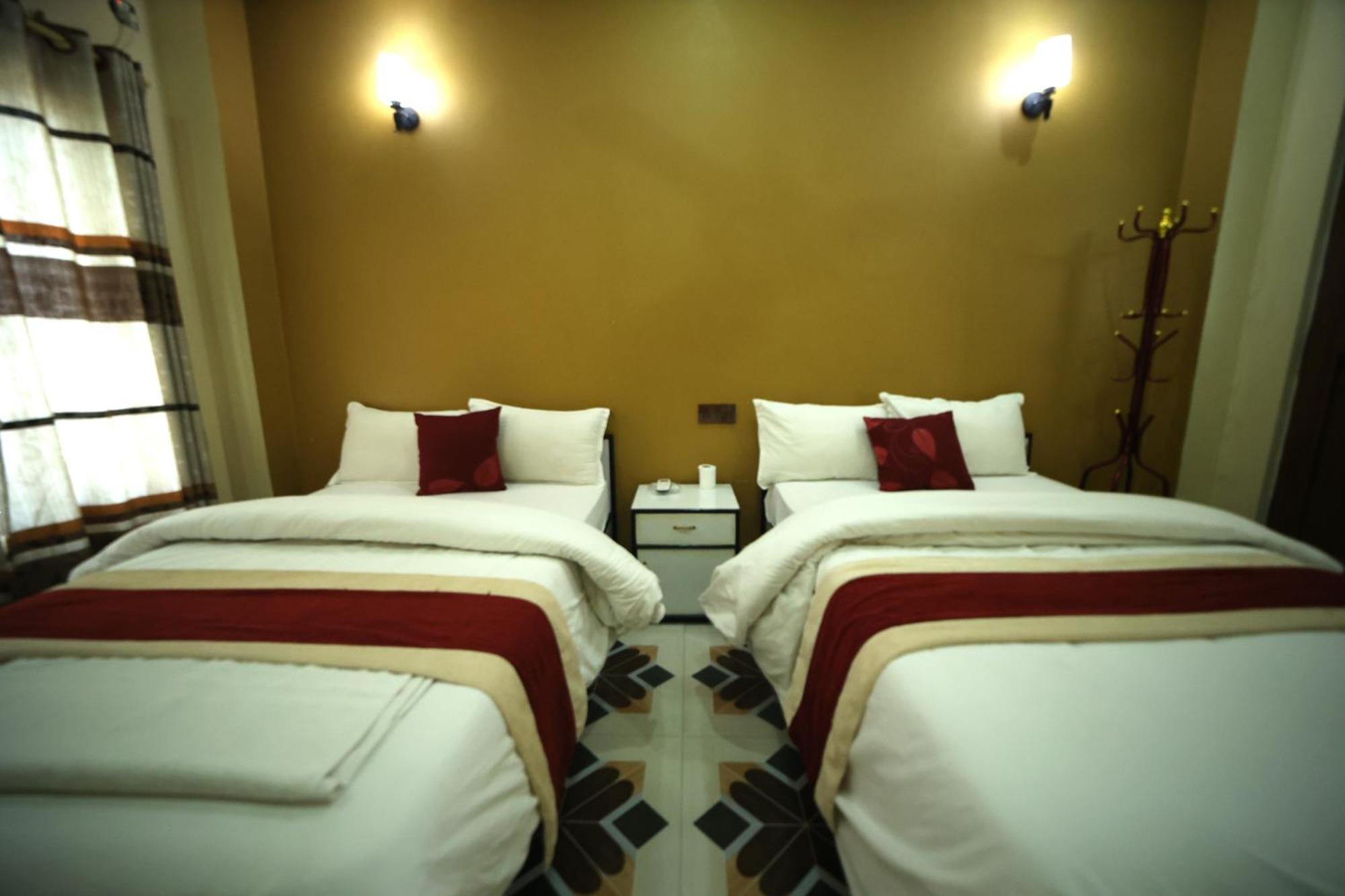 Hotel Flycatcher Chitwan- A Jungle Safari Home 索拉哈 外观 照片