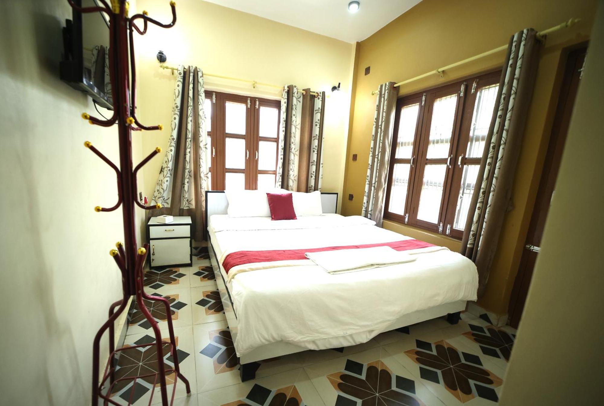 Hotel Flycatcher Chitwan- A Jungle Safari Home 索拉哈 外观 照片