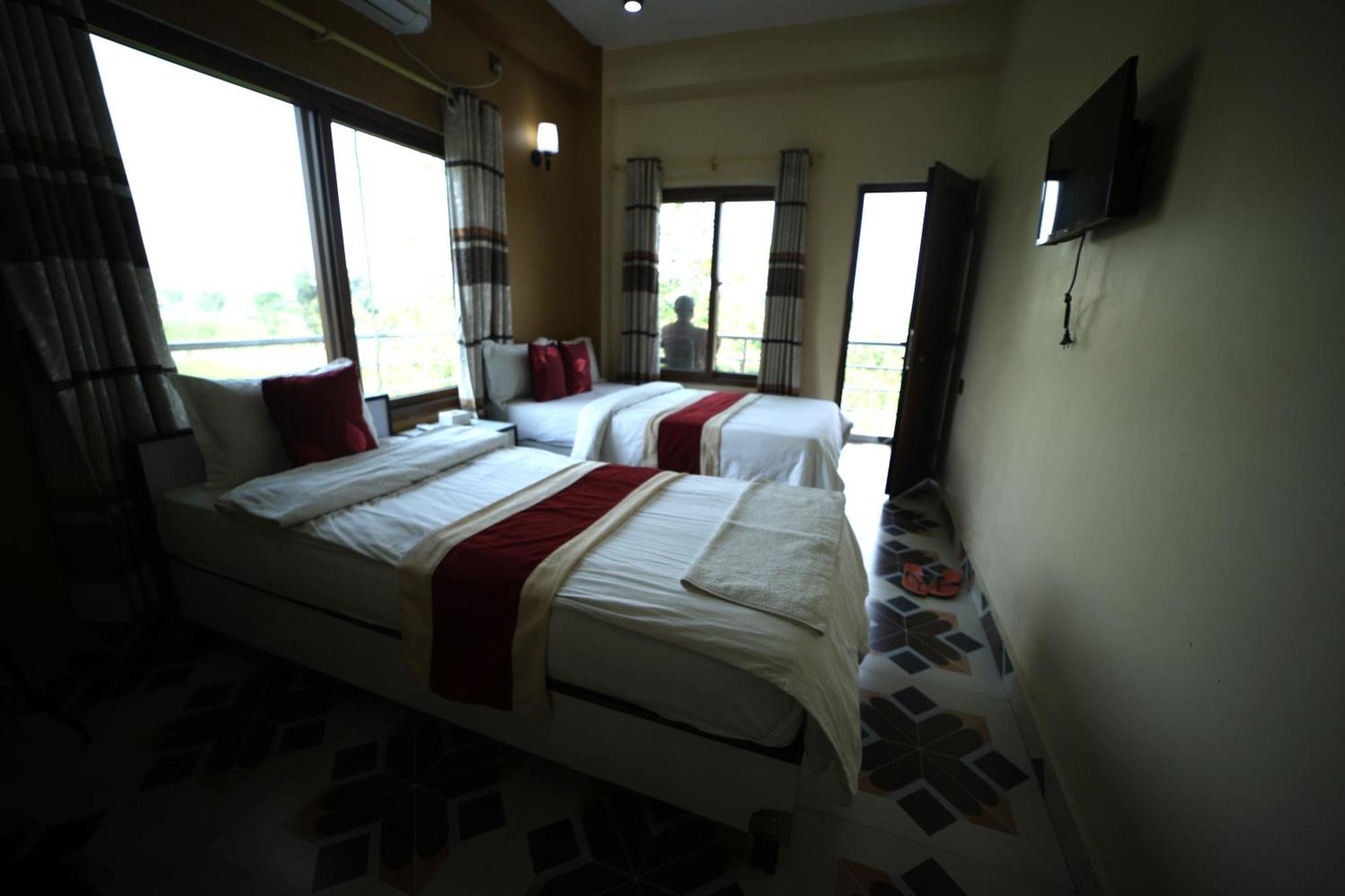 Hotel Flycatcher Chitwan- A Jungle Safari Home 索拉哈 外观 照片