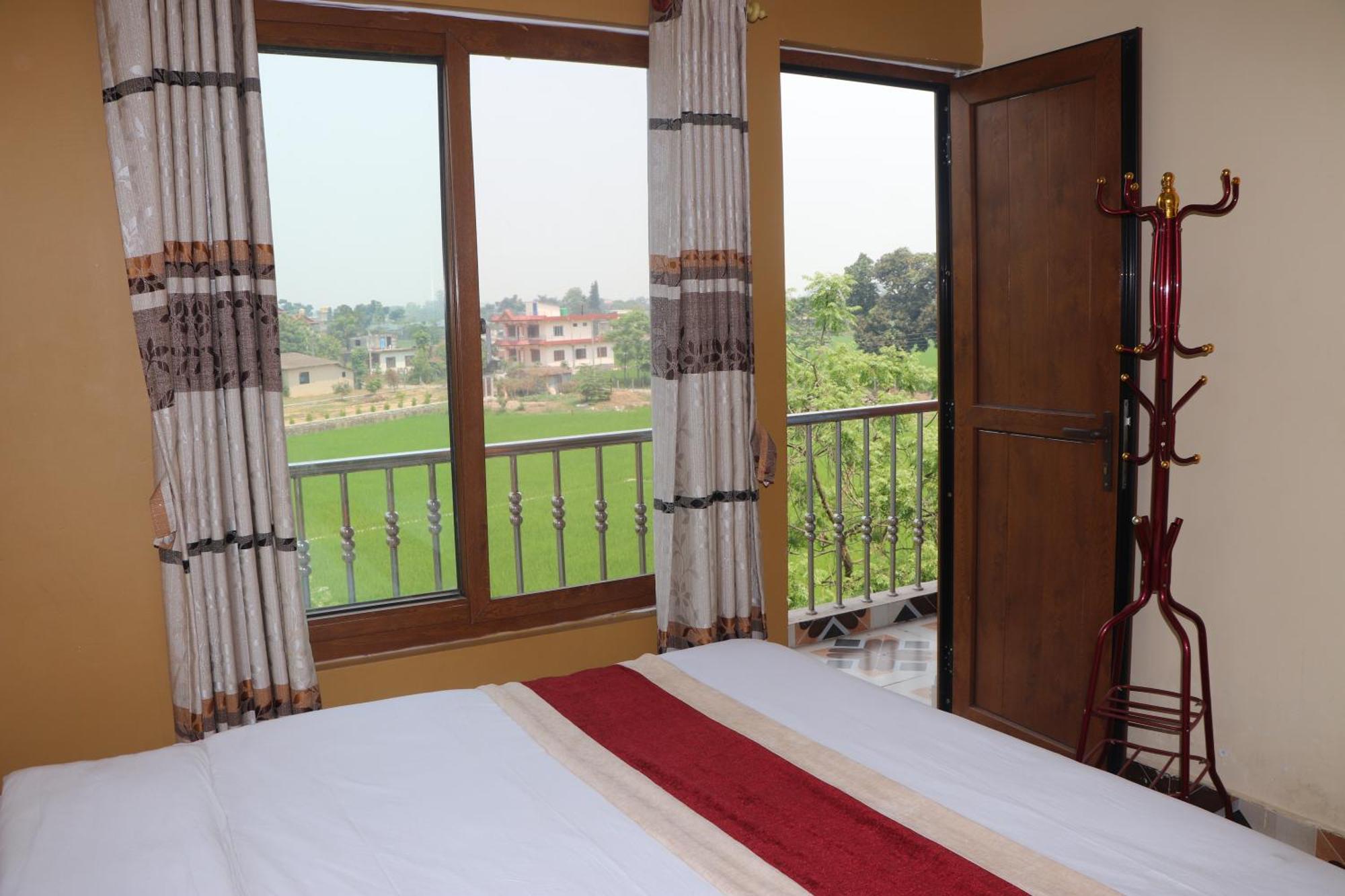 Hotel Flycatcher Chitwan- A Jungle Safari Home 索拉哈 外观 照片