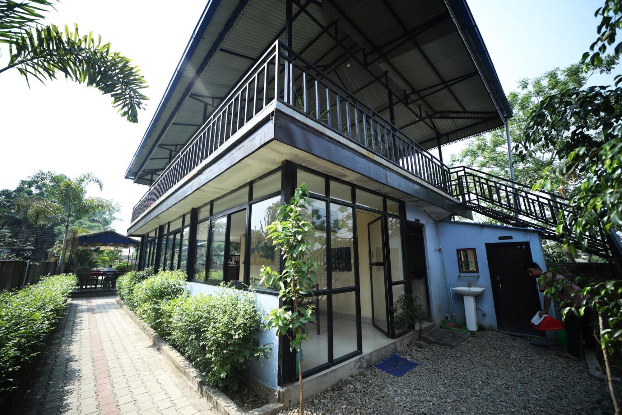 Hotel Flycatcher Chitwan- A Jungle Safari Home 索拉哈 外观 照片