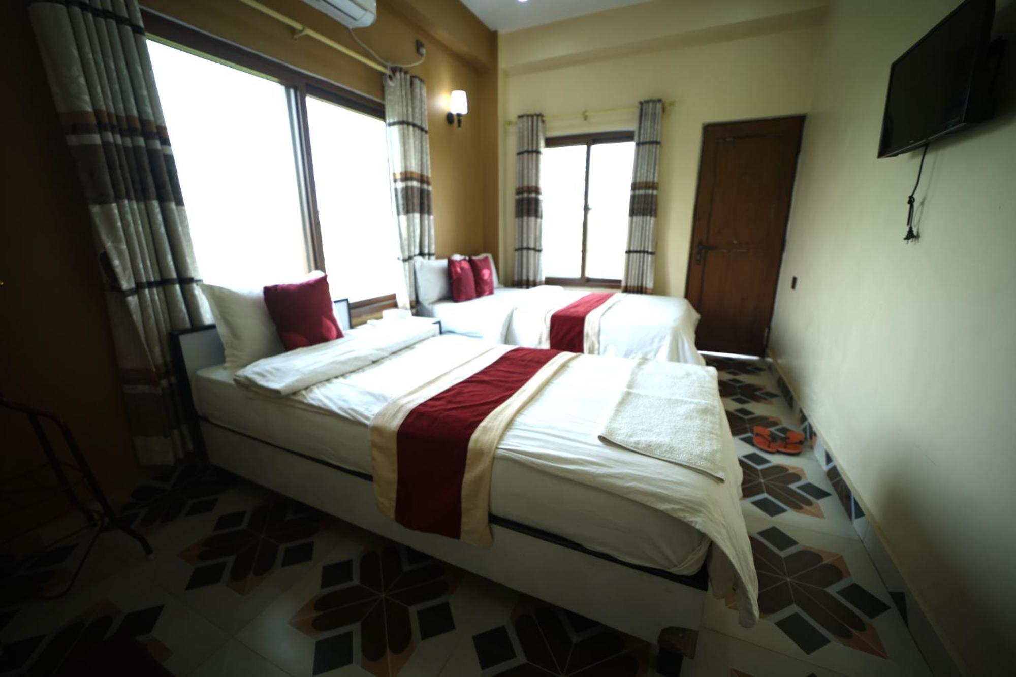 Hotel Flycatcher Chitwan- A Jungle Safari Home 索拉哈 外观 照片