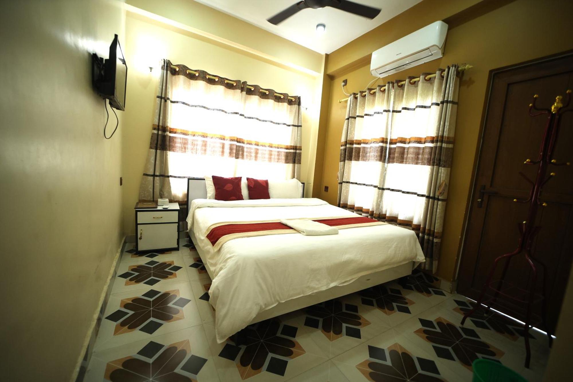Hotel Flycatcher Chitwan- A Jungle Safari Home 索拉哈 外观 照片