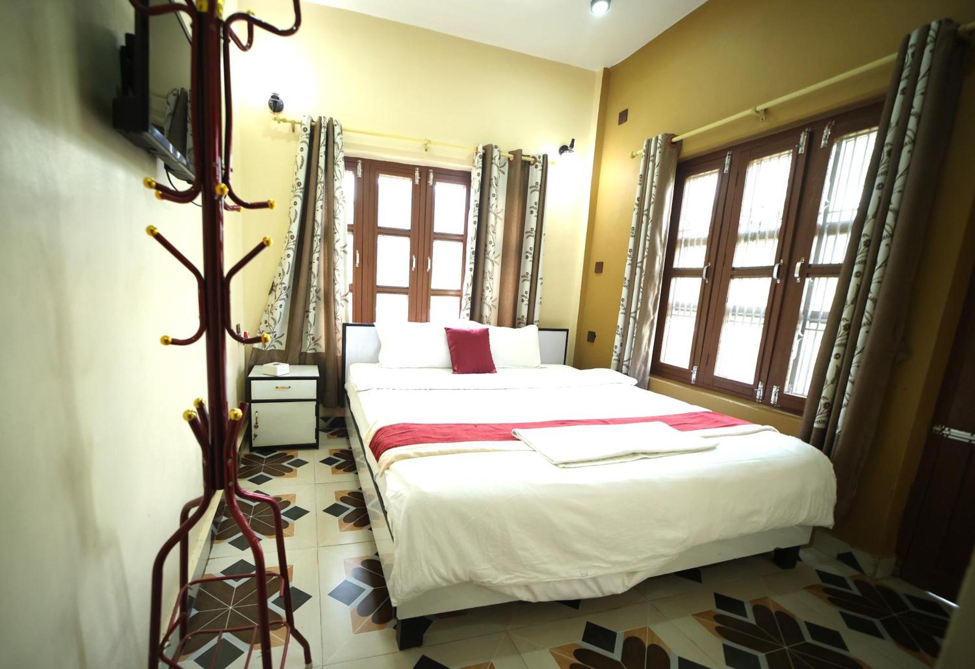 Hotel Flycatcher Chitwan- A Jungle Safari Home 索拉哈 外观 照片