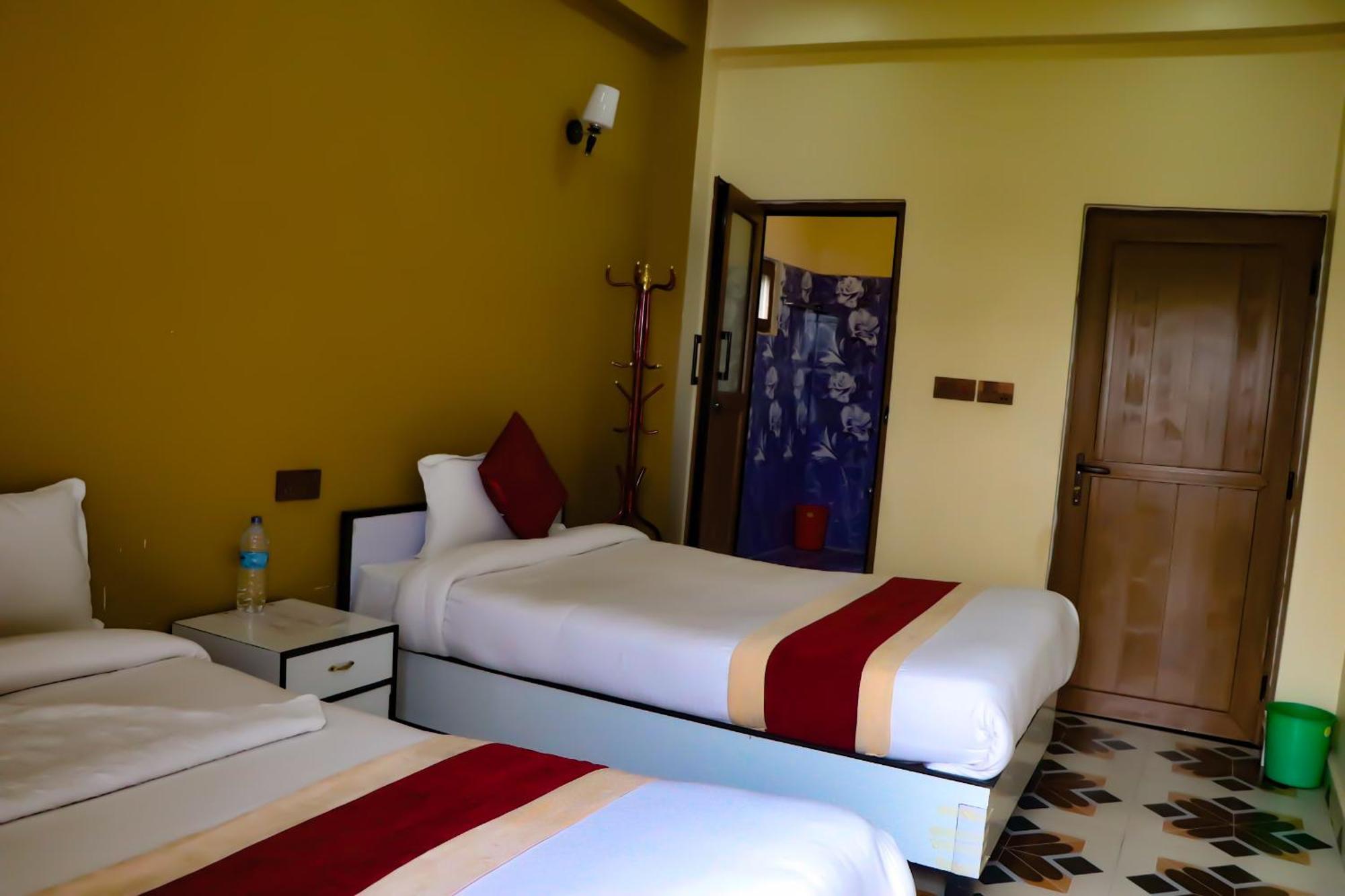 Hotel Flycatcher Chitwan- A Jungle Safari Home 索拉哈 外观 照片